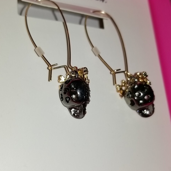 Betsey Johnson king skull drop earrings - Picture 6 of 6